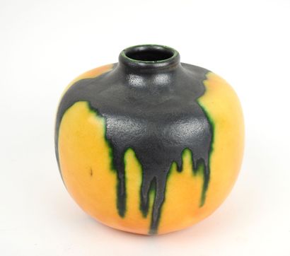 Louis-Auguste DAGE (1885-1963).
Vase en faïence...