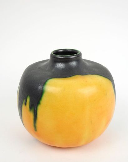 Louis-Auguste DAGE (1885-1963).
Vase en faïence...