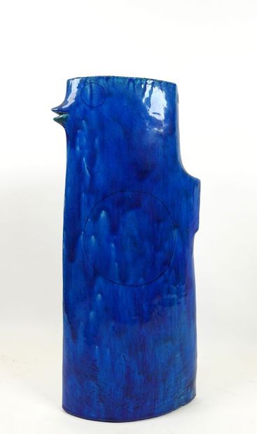 Vase en céramique à glaçure bleue en forme...