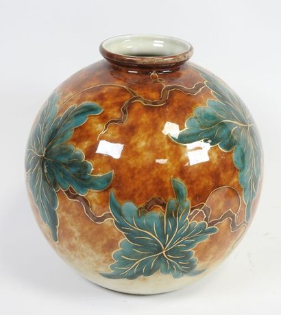 Camille THARAUD (1878-1956) à LIMOGES.
Vase...