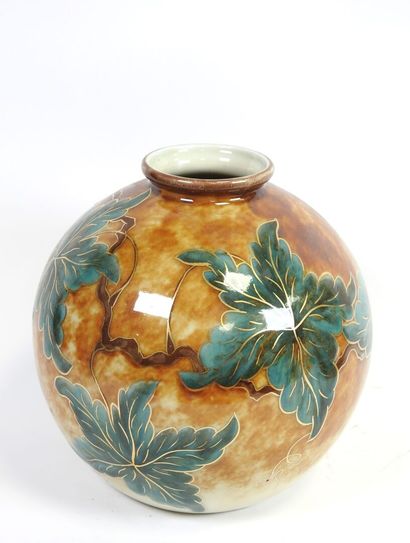 Camille THARAUD (1878-1956) à LIMOGES.
Vase...