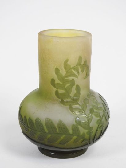 Émile GALLÉ (1846-1904).
Vase à panse globulaire...
