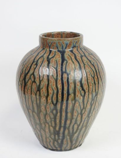 Vase en céramique à décor de coulures émaillé...