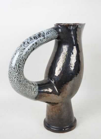 Jean AUSTRUY (1910-1990).
Pichet en faïence...