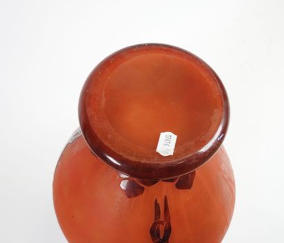LE VERRE FRANÇAIS.
Vase ovoïde sur pied en...