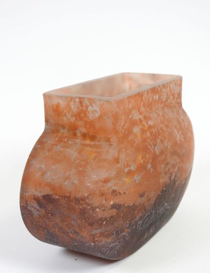 DAUM NANCY.
Vase ovoïde à col rectangulaire...