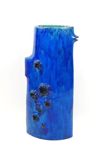 Vase en céramique à glaçure bleue en forme...