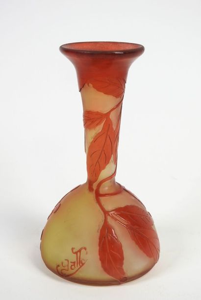 Émile GALLÉ (1846-1904).
Vase à panse globulaire...