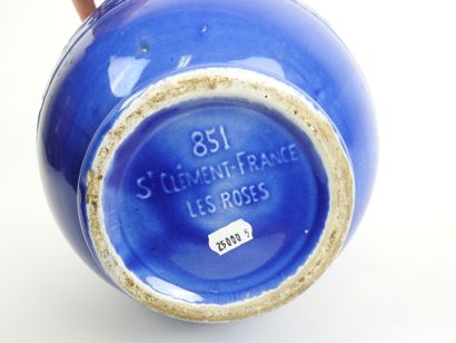 SAINT CLÉMENT.
Vase de forme ovoïde en faïence...