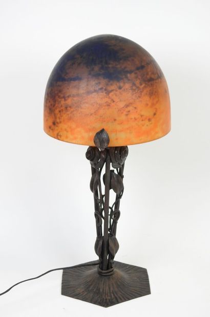 DAUM NANCY FRANCE.
Lampe champignon en verre...