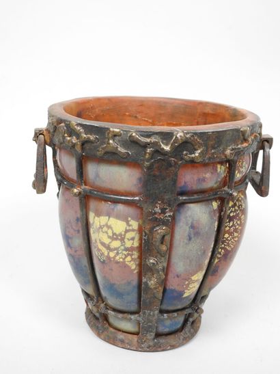 Louis MAJORELLE (1859-1926) et DAUM.
Vase...