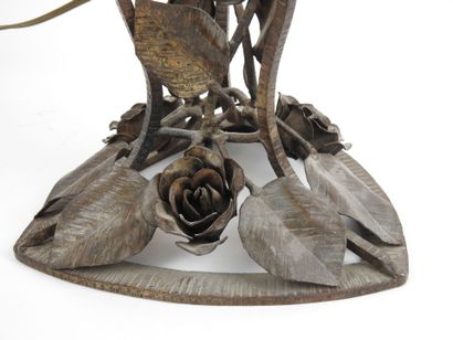 P. CRESPIN (XXe).
Lampe, le pied en fer forgé...