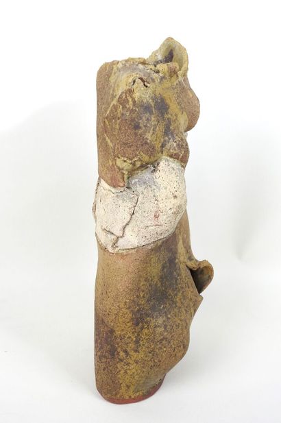 Vase en céramique de forme libre dans les...