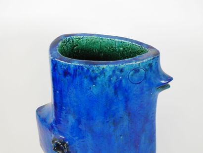 Vase en céramique à glaçure bleue en forme...