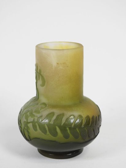 Émile GALLÉ (1846-1904).
Vase à panse globulaire...