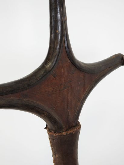 Selle pour dromadaire en bois, cuir et appliques...