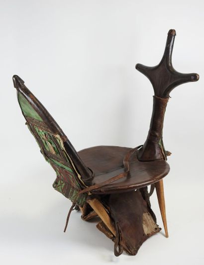 Selle pour dromadaire en bois, cuir et appliques...