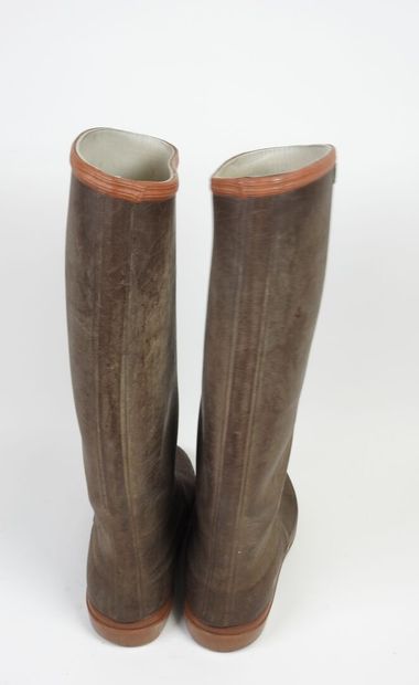 Paire de bottes AIGLE.
Taille 43
(usures...