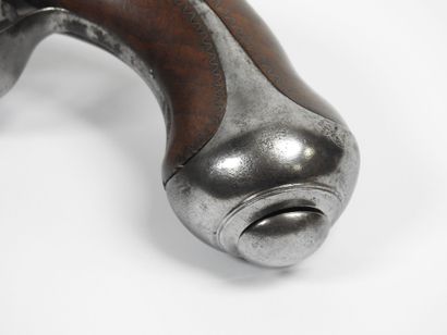 Pistolet à silex à double canon en table,...