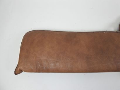 Housse de fusil souple.
Long.: 122 cm.
(usures,...