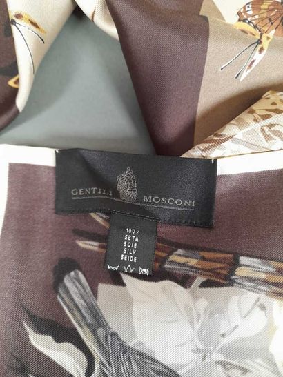 GENTILI MOSCONI.
Carré en twill de soie à...