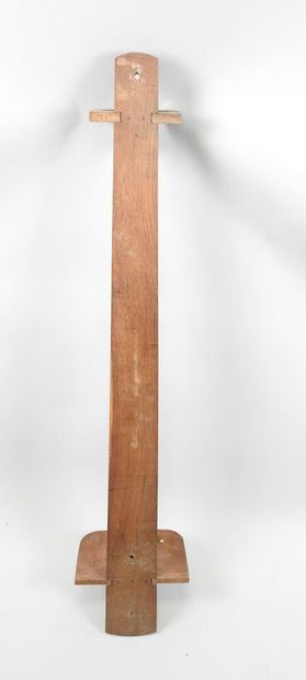 Wooden rack for two rifles.
H. 131 cm.