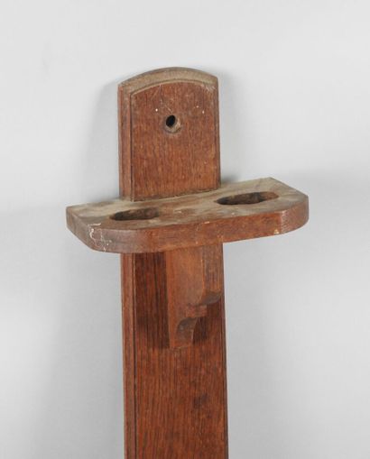 Wooden rack for two rifles.
H. 131 cm.