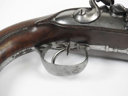 Pistolet à silex à double canon en table,...