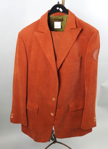 HOLLAND & HOLLAND.
Veste en velours rouge...