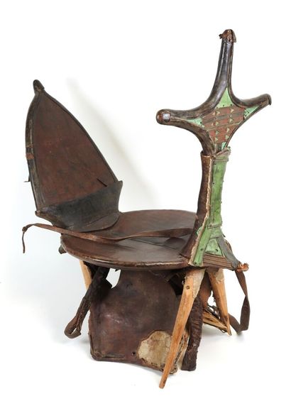 Selle pour dromadaire en bois, cuir et appliques...