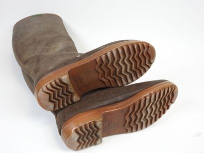 Paire de bottes AIGLE.
Taille 43
(usures...