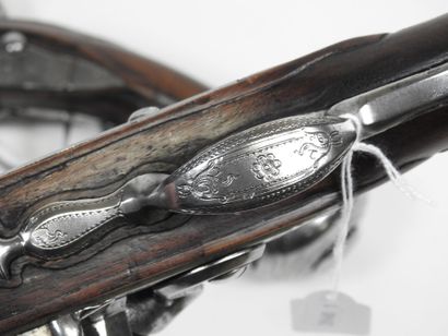 Longue paire de pistolets à silex, platines...