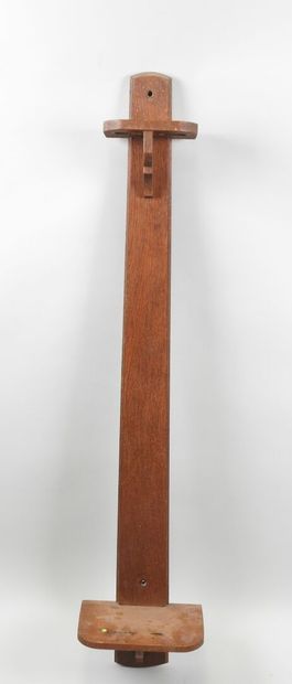 Wooden rack for two rifles.
H. 131 cm.