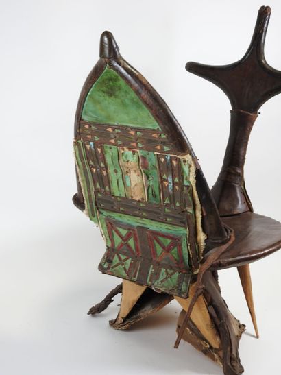 Selle pour dromadaire en bois, cuir et appliques...