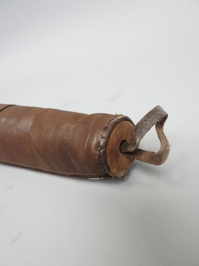 Housse de fusil souple.
Long.: 122 cm.
(usures,...