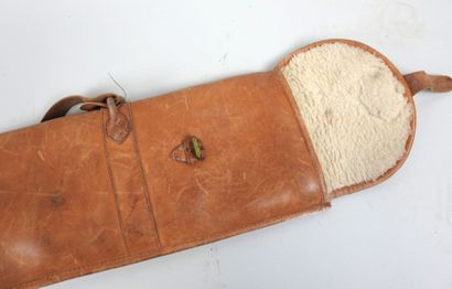 Housse de fusil en cuir, chiffrée 
