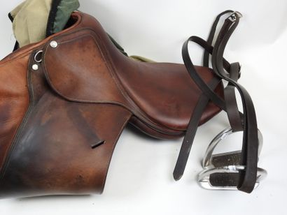 Selle de cheval en cuir de marque BELLOIR...