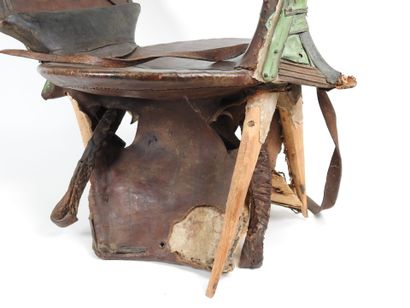 Selle pour dromadaire en bois, cuir et appliques...