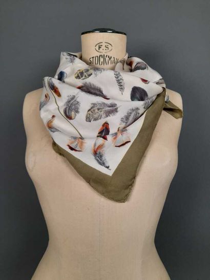 HERMES, PARIS
Carré en twill de soie modèle...