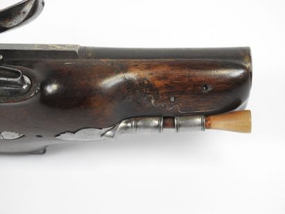 Pistolet à silex à double canon en table,...