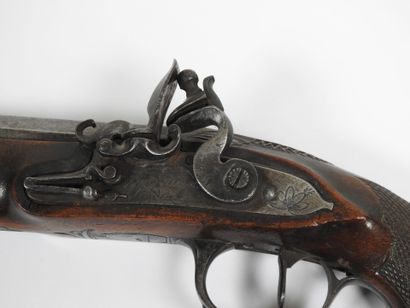Pistolet à silex, canon à pans avec inscription...
