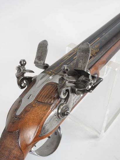 Fusil à silex à double canon en table bleui...