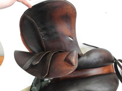Selle de cheval en cuir de marque BELLOIR...