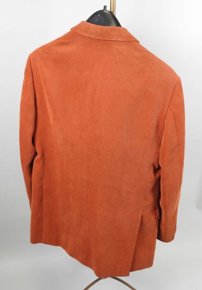 HOLLAND & HOLLAND.
Veste en velours rouge...