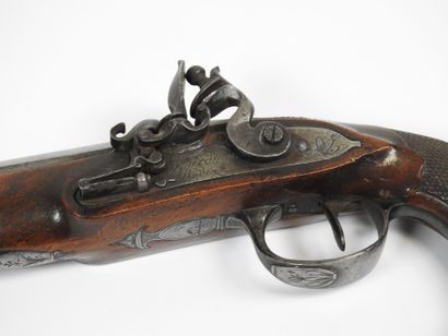 Pistolet à silex, canon à pans avec inscription...
