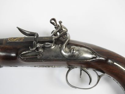 Pistolet à silex à double canon en table,...