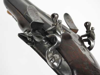 Pistolet à silex à double canon en table,...