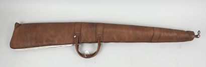 Housse de fusil souple.
Long.: 122 cm.
(usures,...
