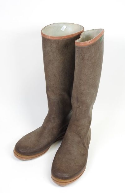 Paire de bottes AIGLE.
Taille 43
(usures...