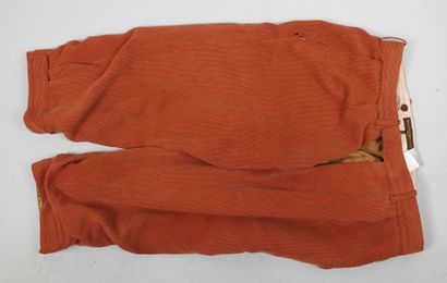 HOLLAND & HOLLAND.
Veste en velours rouge...